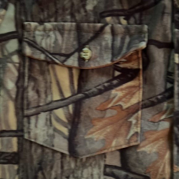 IDEAL Camo Shirt 🍁FINAL PRICE 🎉 - Picture 5 of 9